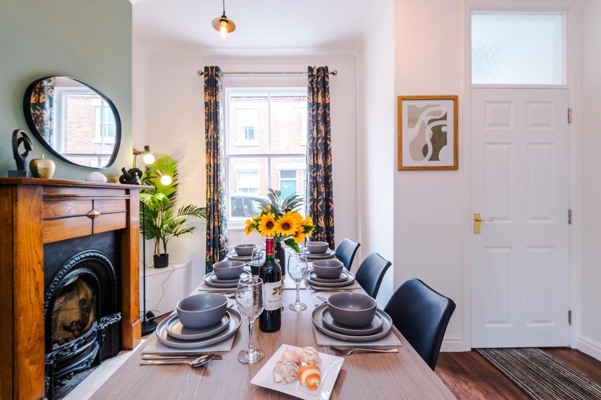New! Stunning 2-Bed City-Centre Home In Chester By 53 Degrees Property - Ideal For Couples & Groups - Sleeps 6! Bagian luar foto