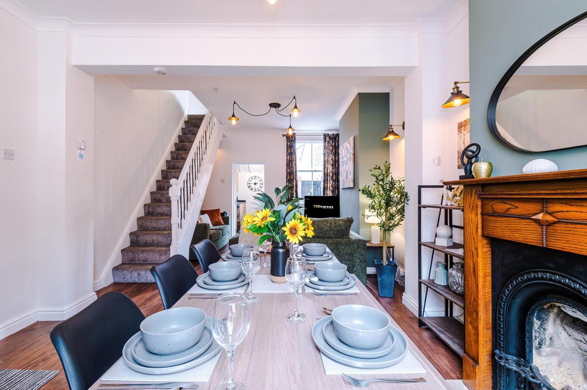New! Stunning 2-Bed City-Centre Home In Chester By 53 Degrees Property - Ideal For Couples & Groups - Sleeps 6! Bagian luar foto