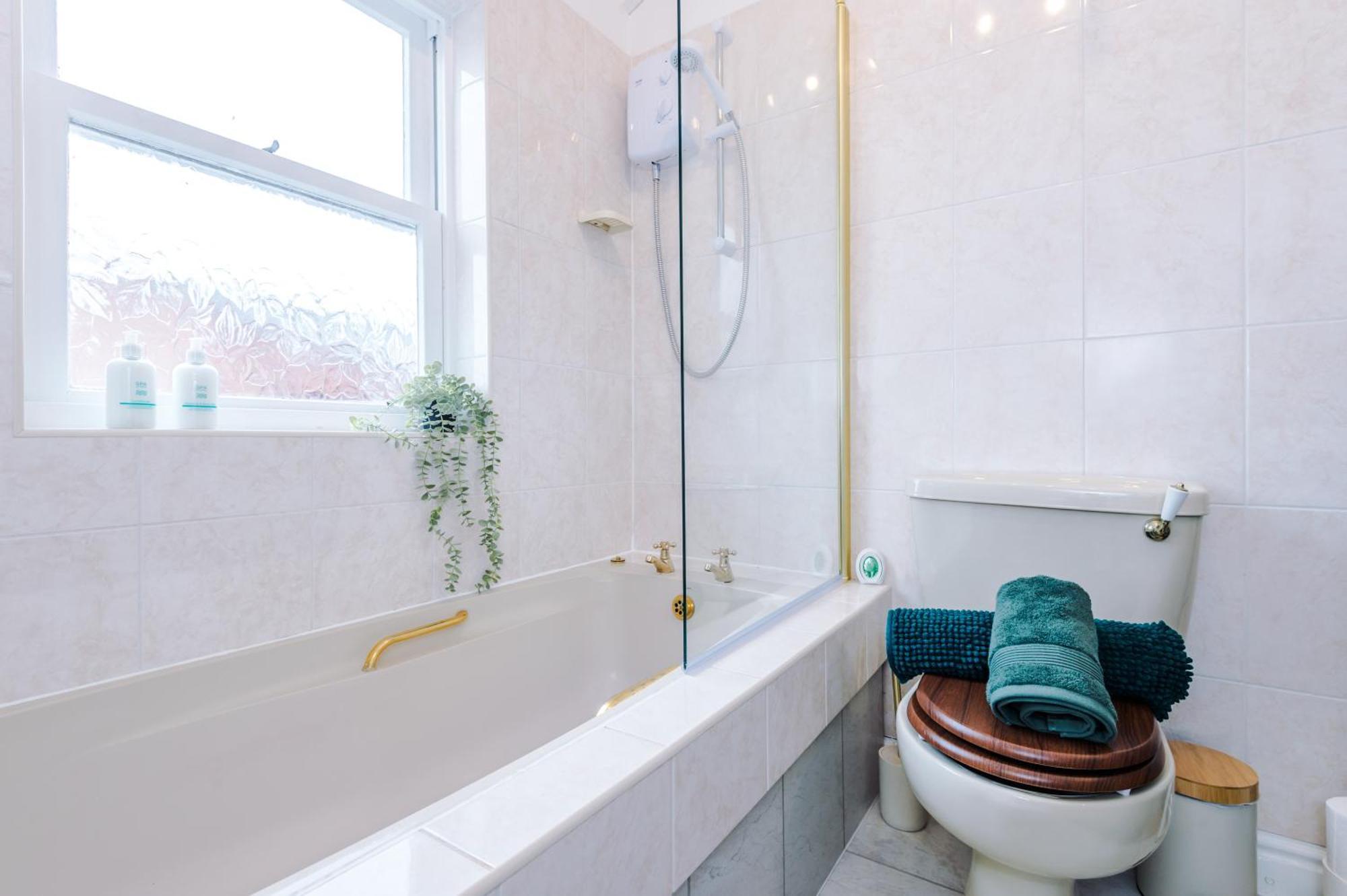 New! Stunning 2-Bed City-Centre Home In Chester By 53 Degrees Property - Ideal For Couples & Groups - Sleeps 6! Bagian luar foto
