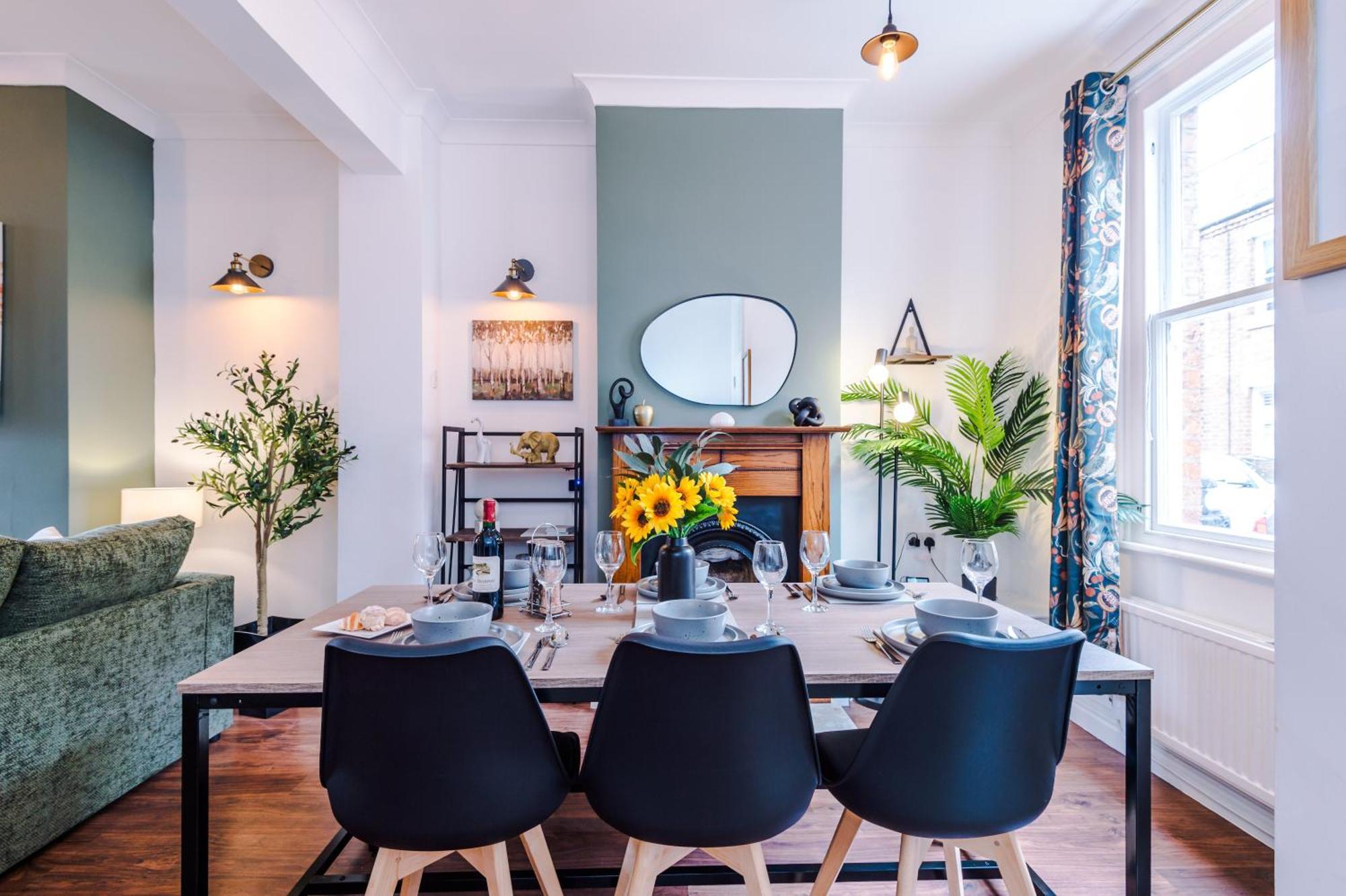 New! Stunning 2-Bed City-Centre Home In Chester By 53 Degrees Property - Ideal For Couples & Groups - Sleeps 6! Bagian luar foto