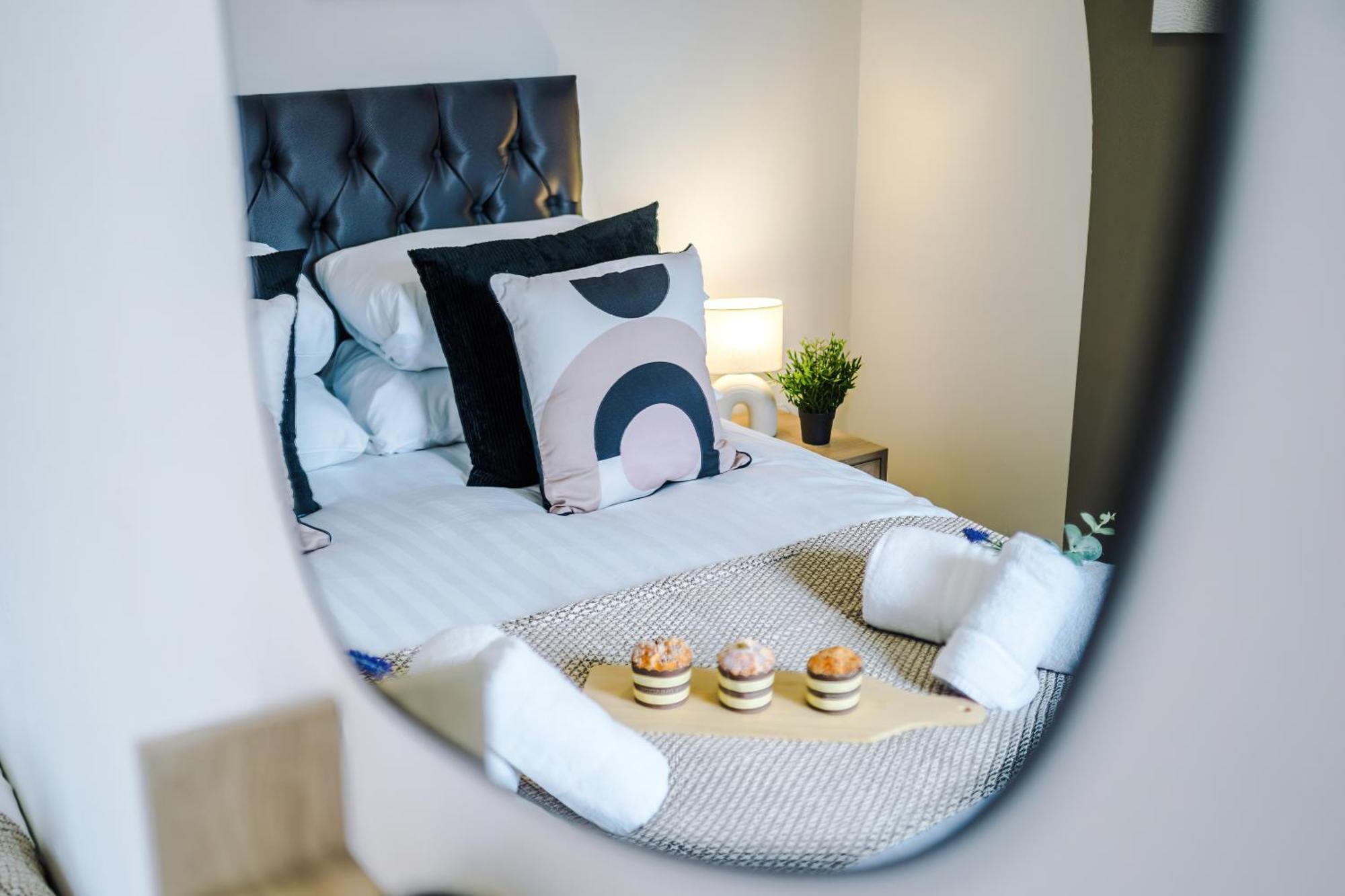 New! Stunning 2-Bed City-Centre Home In Chester By 53 Degrees Property - Ideal For Couples & Groups - Sleeps 6! Bagian luar foto