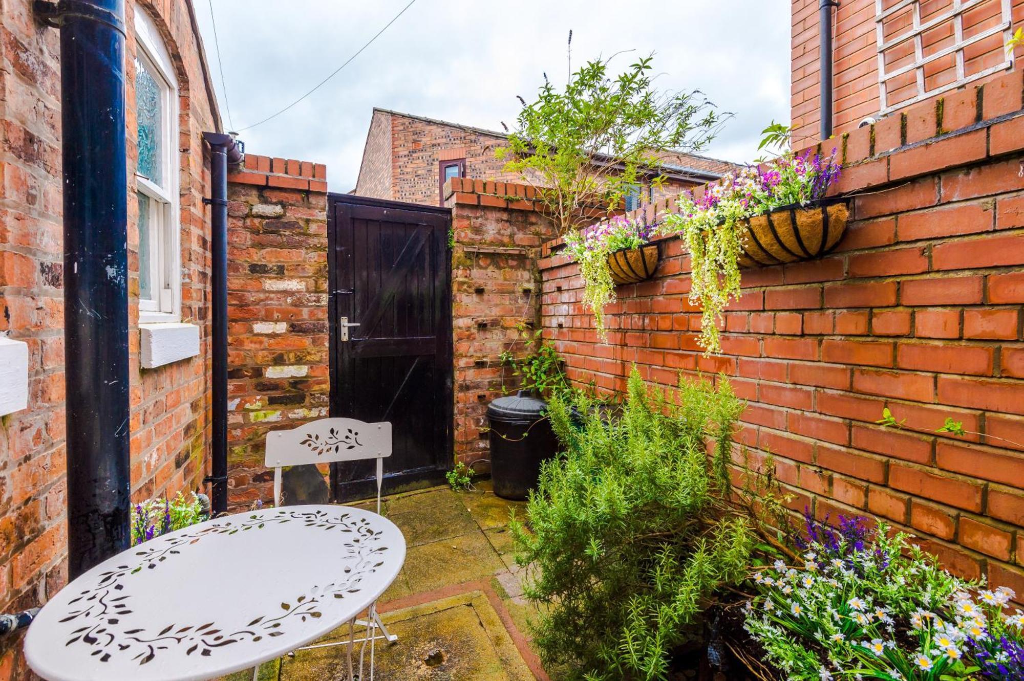 New! Stunning 2-Bed City-Centre Home In Chester By 53 Degrees Property - Ideal For Couples & Groups - Sleeps 6! Bagian luar foto